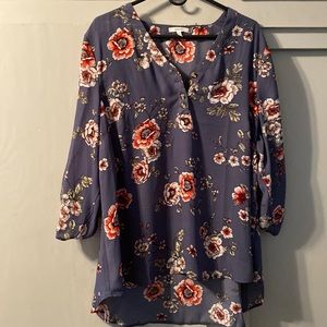 Woman’s size 1 Maurice’s top